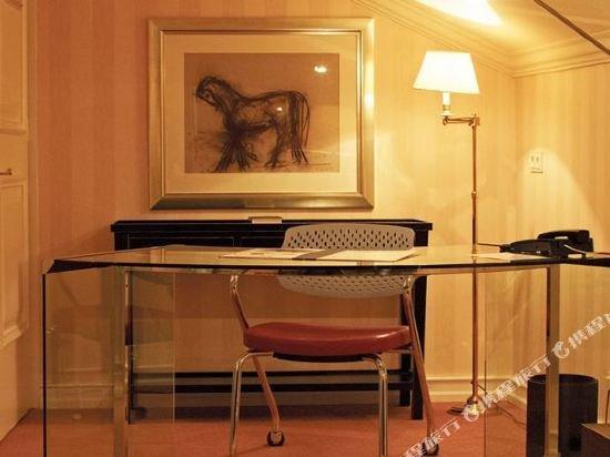 Edelweiss Hotel 4*